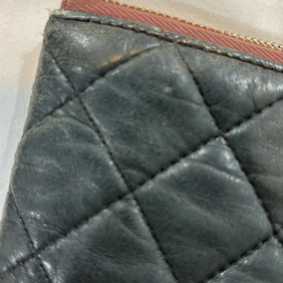 a hard-to-find Cosmetics bag - Picture 4 of 9